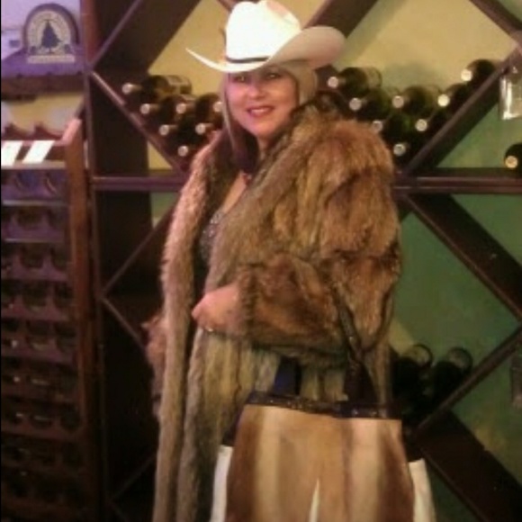 NEW YORKER FUR COAT - Picture 8 of 8